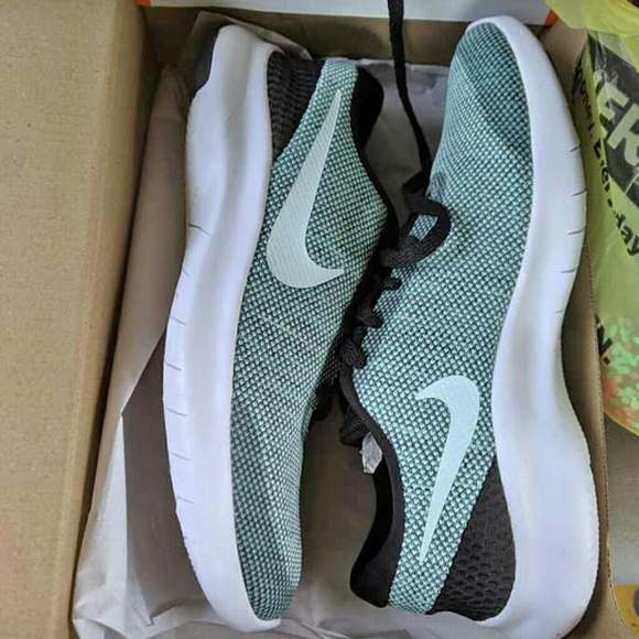 Nike Shoes - Women's Nike Shoes (7) Nike Shoes - Women's Nike Shoes (7)